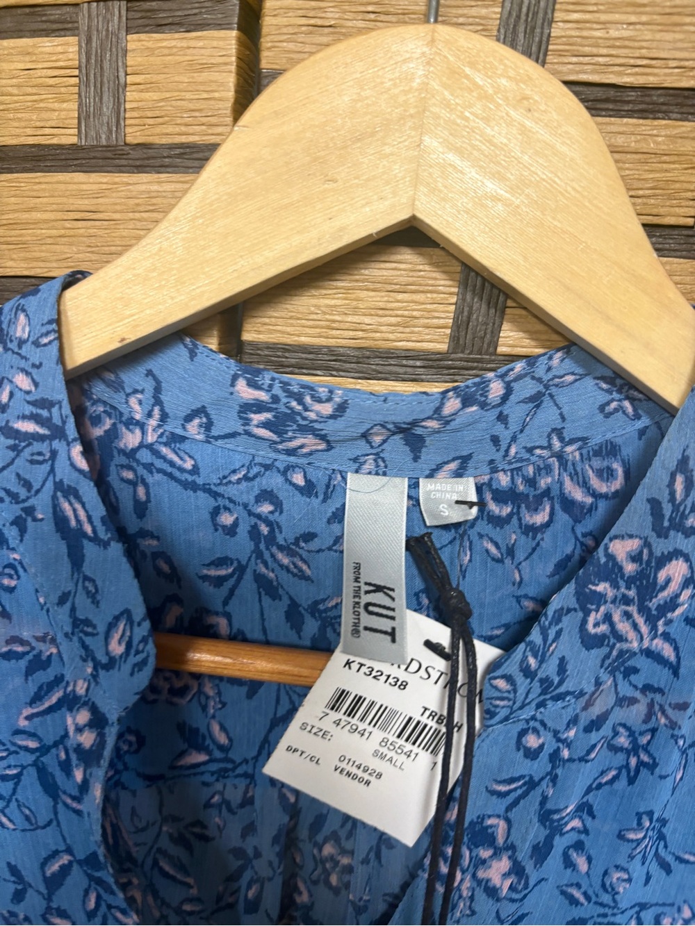 Kut from the Kloth blue floral sheer blouse size small - Picture 6 of 8